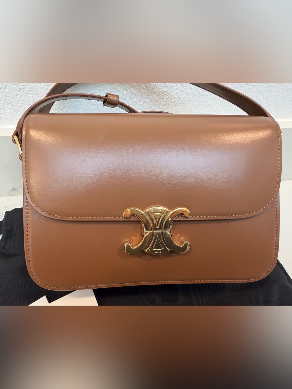 NEW CELINE CLASSIQUE TRIOMPHE BAG IN SHINY CALFSKIN IN TAN/GOLD HARDWARE - Picture 3 of 16
